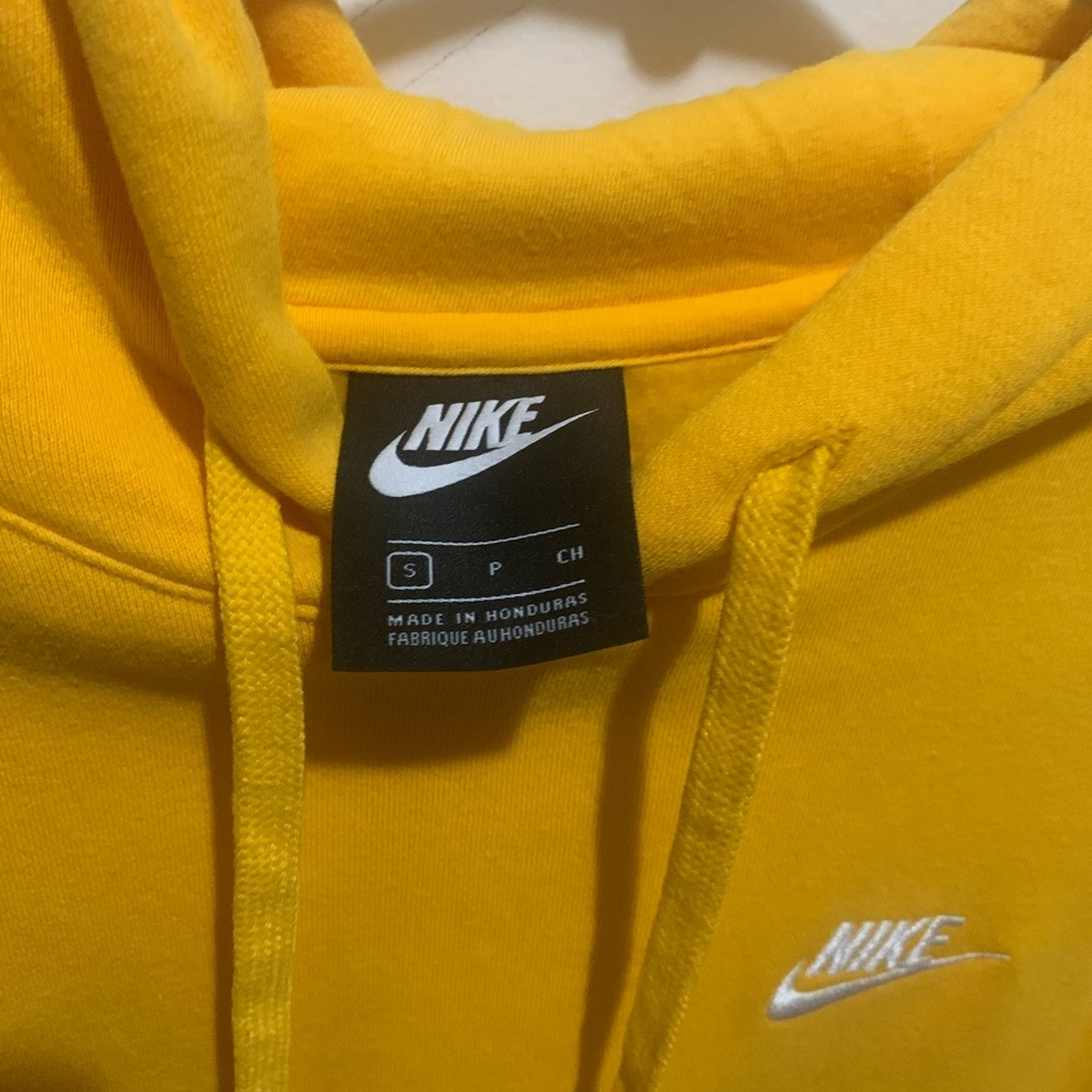 yellow sweater nike brand worn once